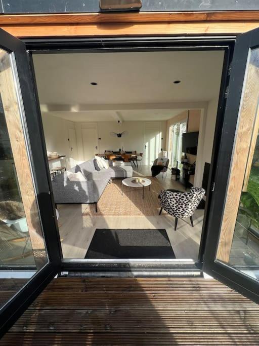 Moderne Bungalow Voor 6 Personen ユリアーナドルプ エクステリア 写真