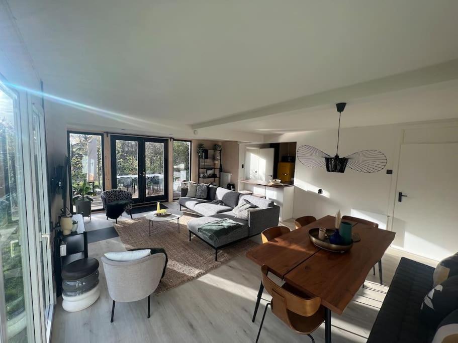 Moderne Bungalow Voor 6 Personen ユリアーナドルプ エクステリア 写真
